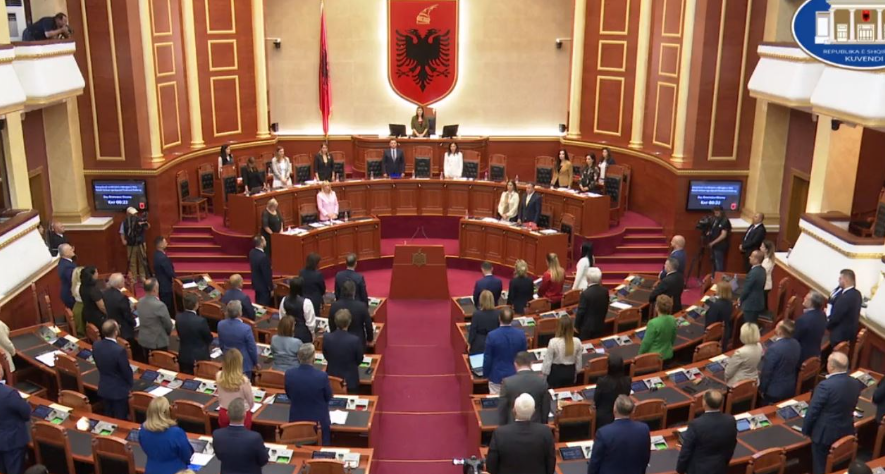 The death of Bujar Nishani, the Assembly holds a minute of silence