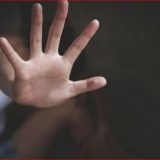 “Ka abuzuar për 6 muaj”, babi në Greqi i kërkonte vajzës 10-vjeçare të zhvishej para tij dhe më pas e prekte