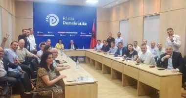 Komisioni i Rithemelimit zhvilloi mbledhjen e fundit, të shtunën i mbaron mandati