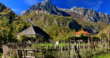 Tourists fall into the Valbona abyss