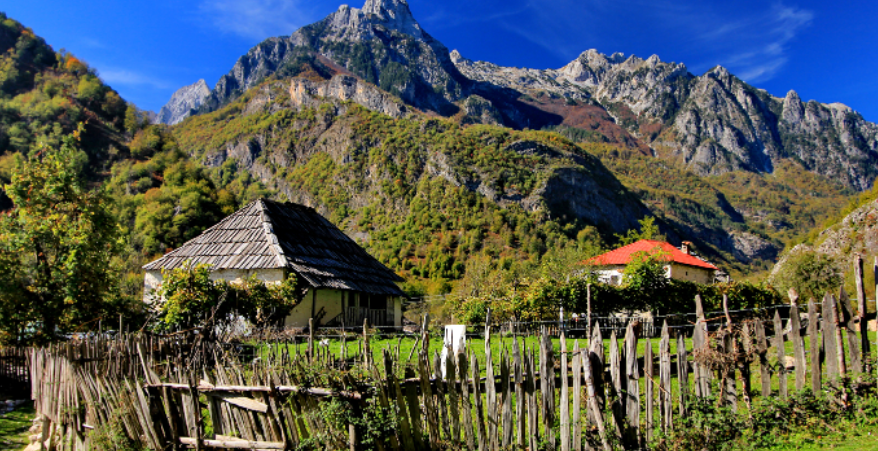 Tourists fall into the Valbona abyss