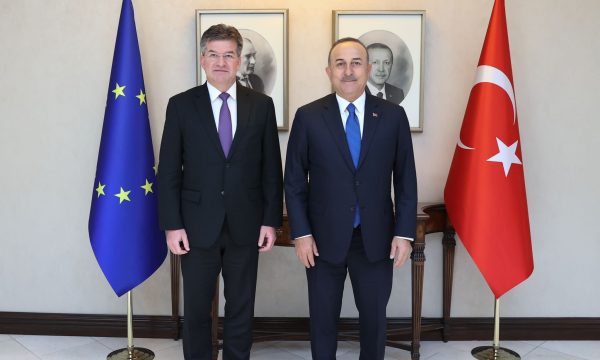 Lajçakun e pret në takim ministri turk Çavusoglu, flasin për dialogun Kosovë-Serbi