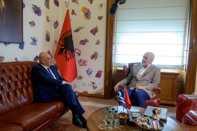 Ministri grek i shkon Ramës në zyrë, ndan detaje nga takimi: Në fokus integrimi i Shqipërisë