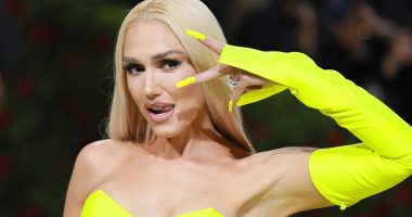 Nuk i erdhi grimieri, këngëtarja e njohur u përgatit vetë për tapetin e kuq në “Met Gala”