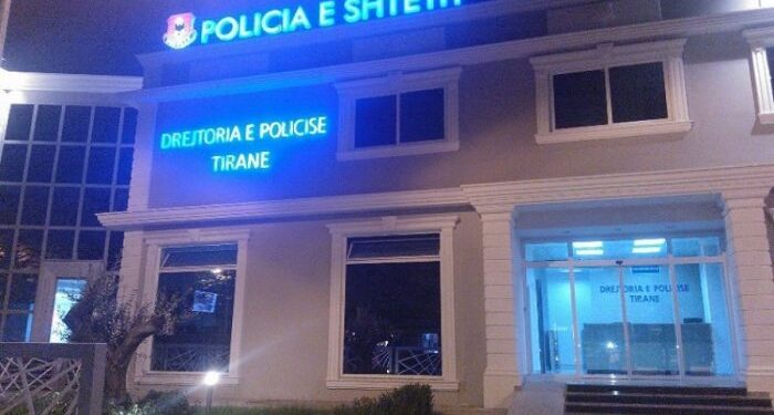 “Western” mes policëve në Tiranë, qëllojnë njëri-tjetrin në komisariat