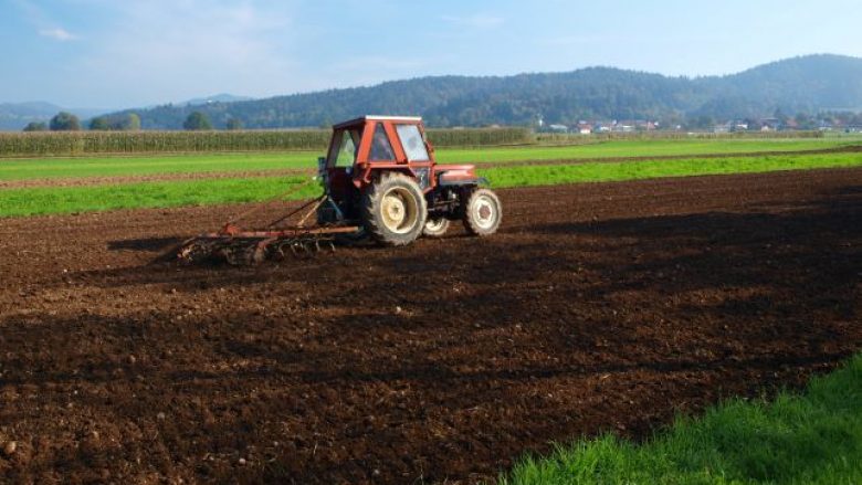 E rëndë, ishte duke punuar me traktor, humb jetën 39-vjeçari në Velipojë