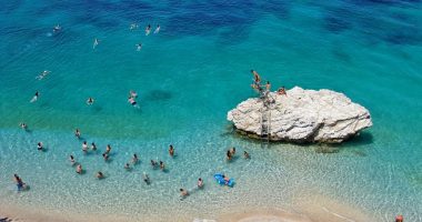 Turizmi, motori i ekonomisë / INSTAT: Shërbimet rezultojnë me rritje në të gjithë treguesit