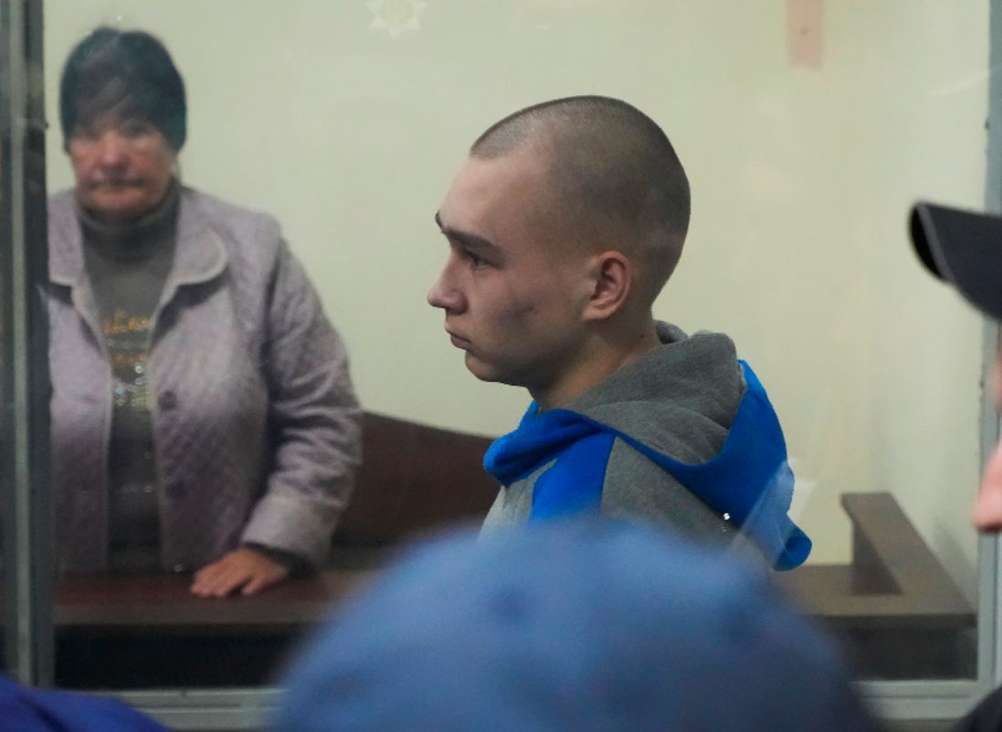 “Jam plotësisht fajtor”, shtyhet seanca ndaj ushtarit rus: Akuzohet të ketë vrarë një 62-vjeçar të paarmatosur