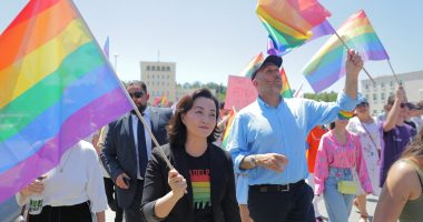 Kim dhe Smith i bashkohen Marshimit të Krenarisë LGBTI+ në bulevardin e Tiranës