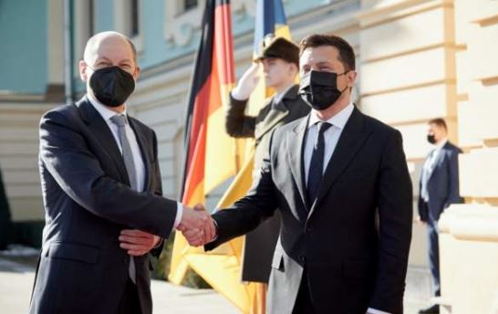 Zelensky pajtohet me presidentin gjerman, fton  zyrtarët e lartë në Kiev