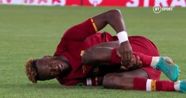 VIDEO/ Rrjetet sociale i japin Abraham çmimin “OSCAR” për shkeljen e syrit