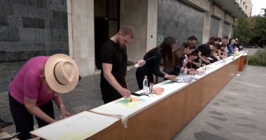 Tirana në dy kohë portretizohet nga mjeshtrat e akuarelit në një pikturë gjigande