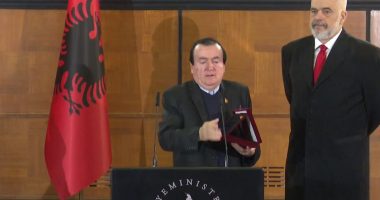 Djali i heroit Arjan Sala merret në përkujdesjen e shtetit, Rama: Do ta mbështesim për 20 vitet e ardhshme  