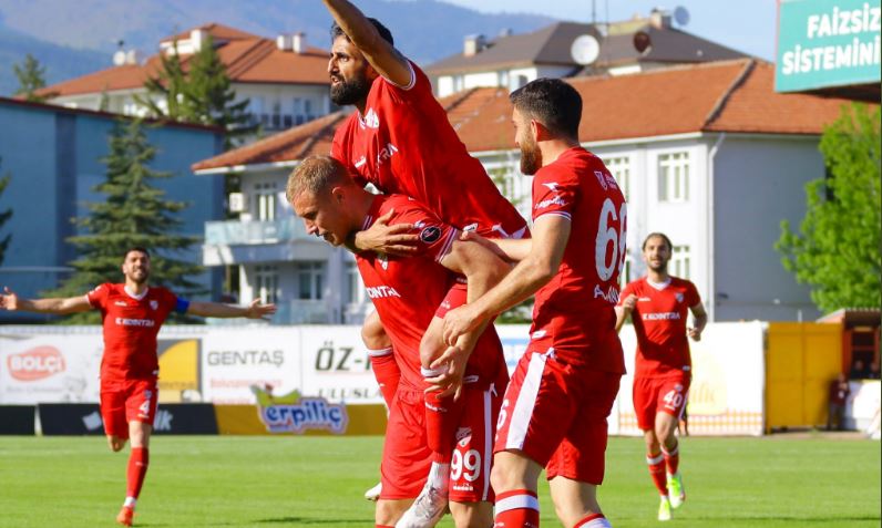 VIDEO/ Balaj shpërthen në Turqi me dygolësh, asiston Roshi te njëri