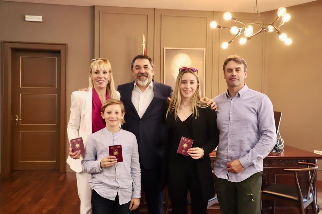 Çuçi i jep pasaportën shqiptare sportistes italiane dhe familjes së saj, do garojë për flamurin kuqezi