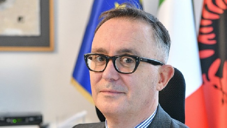 “Kumbulla i bën shqiptarët me Romën”, ambasadori italian gati për finalen