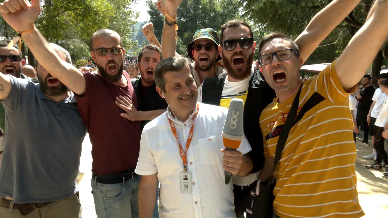 Roma-Feyenoord, gazetarit të Abc i ndodh e papritura e këndshme gjatë raportimit LIVE