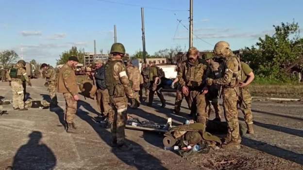 Batalioni Azov refuzon të dorëzohet, rusët humbasin durimin: Nëse i kapim, do i dënojmë me vdekje