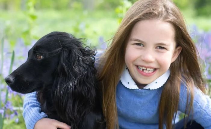 Princesha Charlotte mbush 7 vjeçe dhe Kate Middleton ndan dy foto të rralla të saj