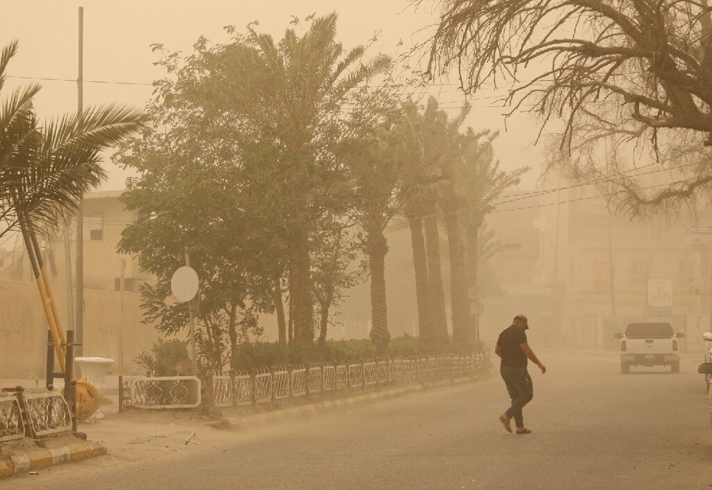 Një stuhi rëre ka goditur Irakun, dhjetëra persona të shtruar në spital