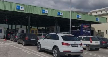 Nga sot Shqipëria heq kufizimet e Covid-19, fluks qytetarësh nga Kosova në doganën e Morinës për festat