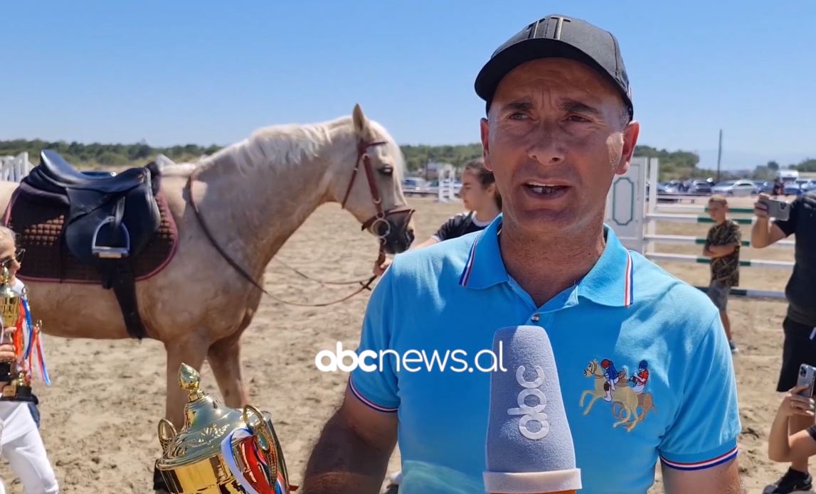Çelet sezoni turistik në Darzezë të Fierit me një garë kuajsh