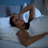 Nëse këtë e bëni gjatë gjumit, mund t’ju rrezikohet shëndeti
