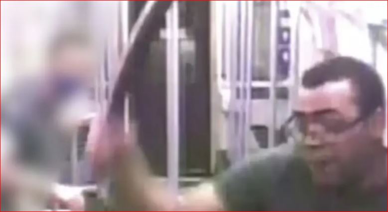 Terrori në Londër, Daily Mail publikon momentin kur 34-vjeçari kërcënon me hanxhar pasagjerët në metro