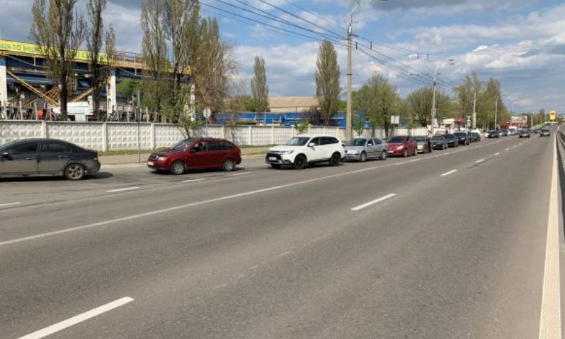 Mungesë e naftës në Kiev, radhë të gjata në pikat e karburantit