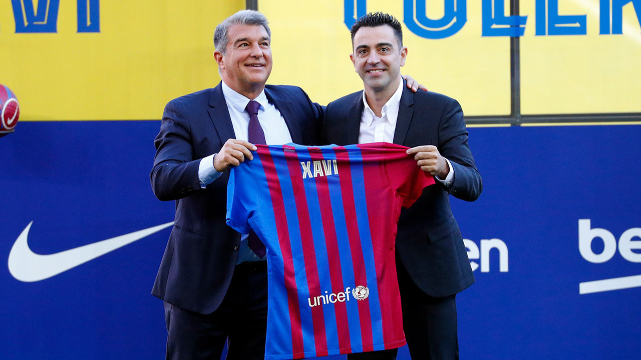 Laporta i premtoi Xavit një ristrukturim të Barcelonës: Mos u shqetëso, do të ketë transferime