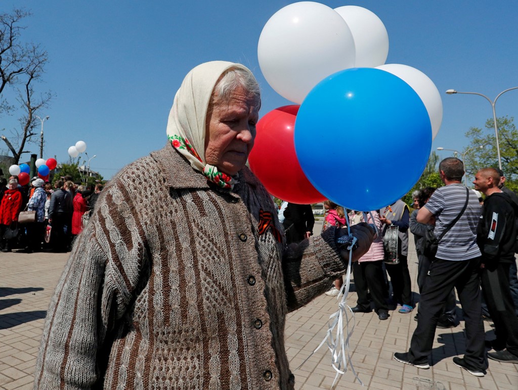 Putin shkatërroi qytetin, pro-rusët festojnë “Ditën e Fitores” në Mariupol