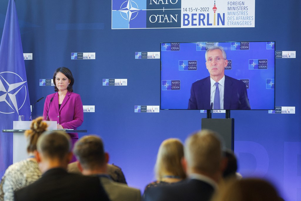 Stoltenberg: Ukraina mund ta fitojë luftën, ofensiva e Rusisë po dështon