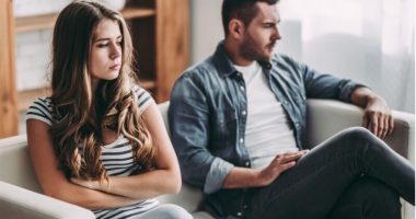 Pak “gënjeshtra të bardha” nuk e dëmtojnë lidhjen, ekspertja tregon kur nuk bëhet fjalë për një mëkat