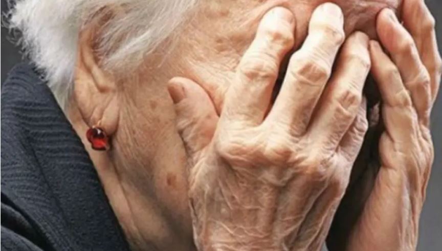 Tentoi të përdhunojë 89-vjeçaren, tetë vite burg për të riun në Greqi