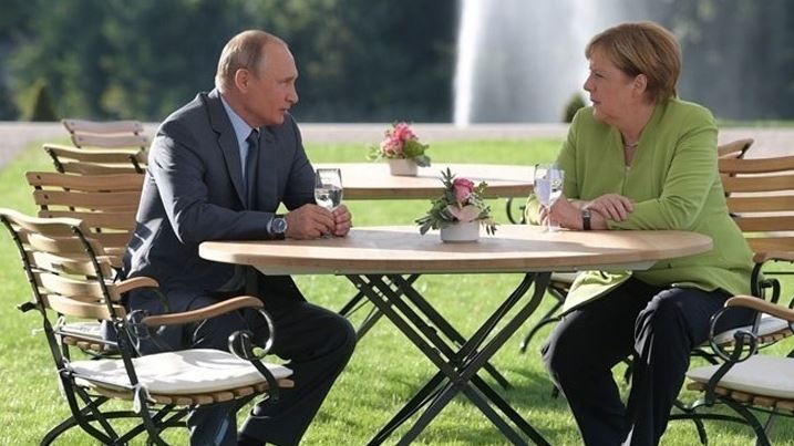 Politico demaskon filorusët, mes tyre  edhe Angela Merkel, mbështetëse e “zjarrtë” e Putinit