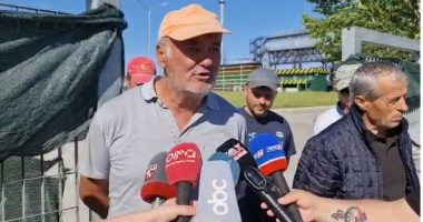 Katër muaj pa marrë pagat, punonjësit e inceneratorit të Fierit në protestë: Na gënjyen përsëri