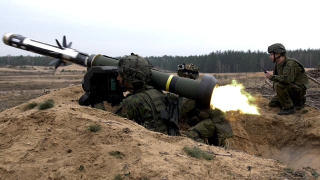 Shqipëria porosit raketat që shkatërruan tanket e Putinit, reagon Peleshi