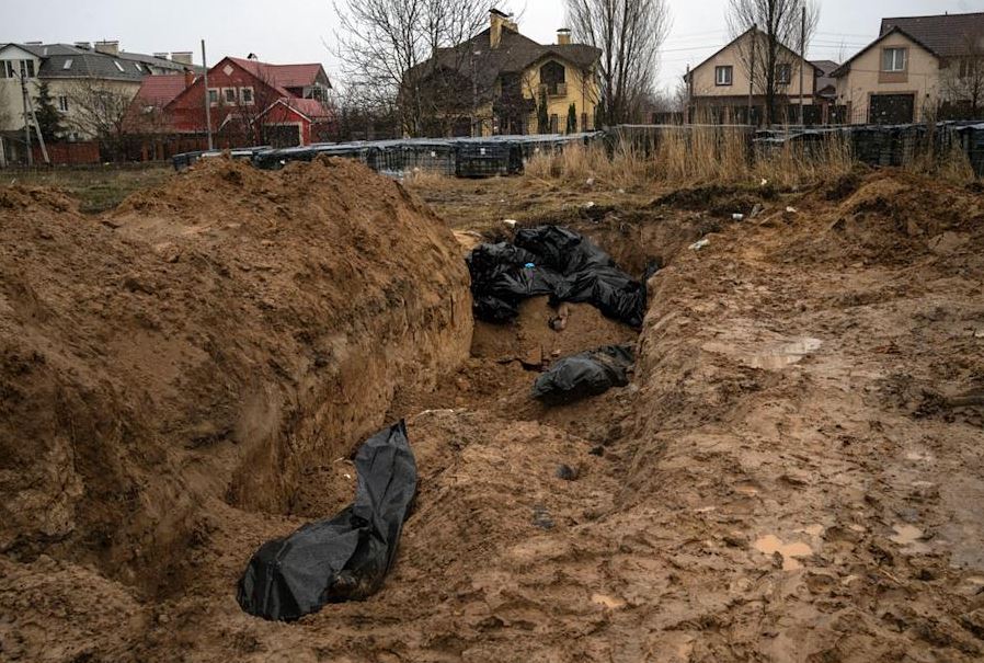 U varros i gjallë nga ushtarët rusë, ukrainasi rrëfen tmerrin: Kuptova që jetoja