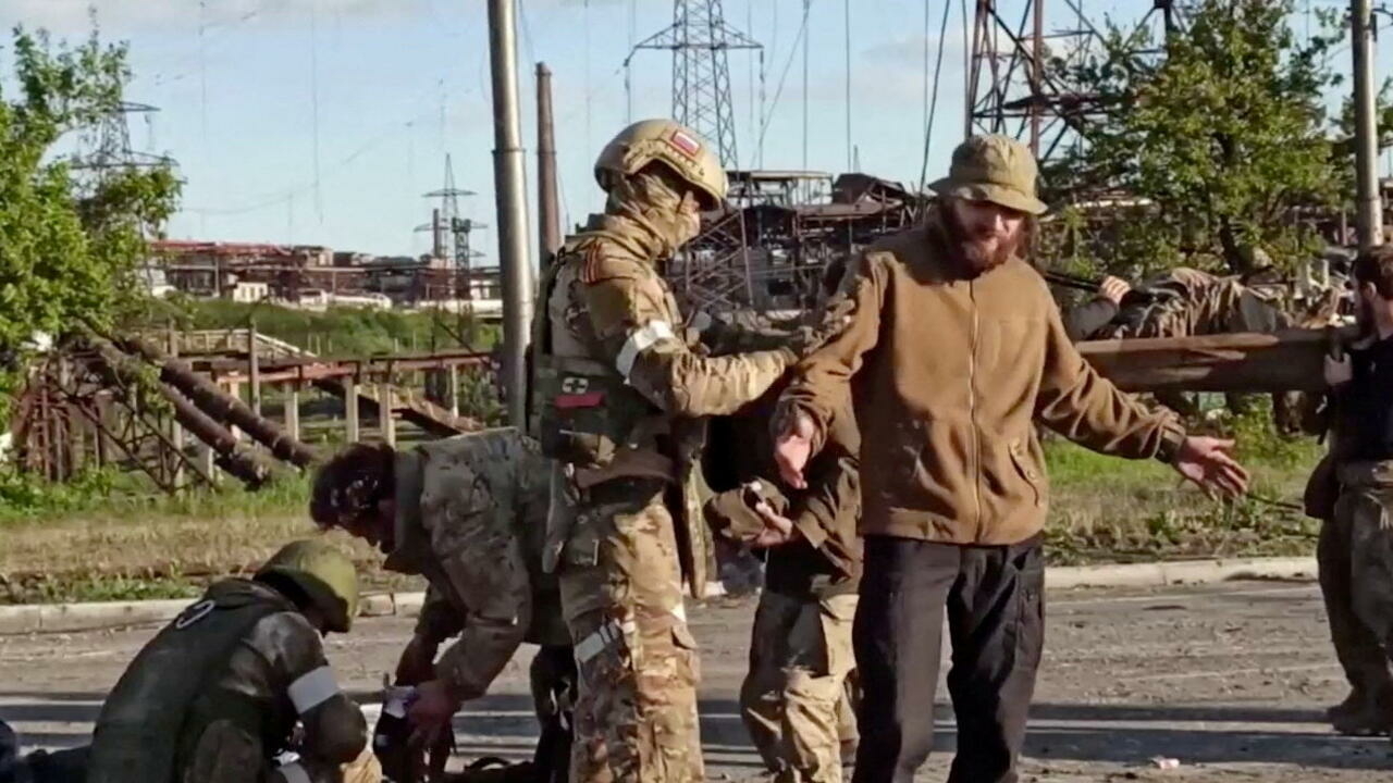 Rusia: 1,730 ushtarë ukrainas në fabrikën e çelikut janë dorëzuar deri më tani