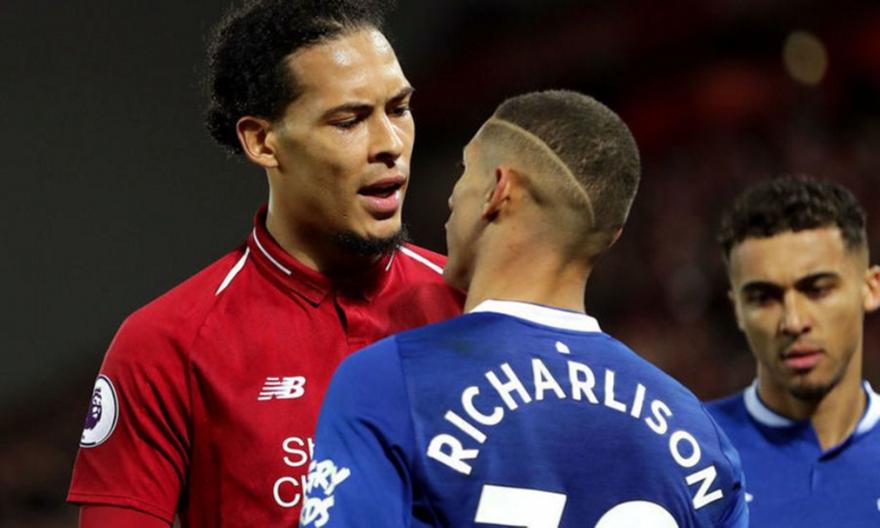 “Të gjithë e urrejnë Liverpoolin, ka 3 mbrojtës më të mirë se Van Dijk”