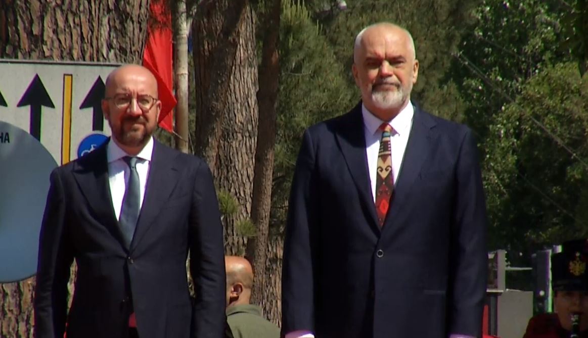 Negociatat, Presidenti i Këshillit Evropian Charles Michel mbërrin në Tiranë