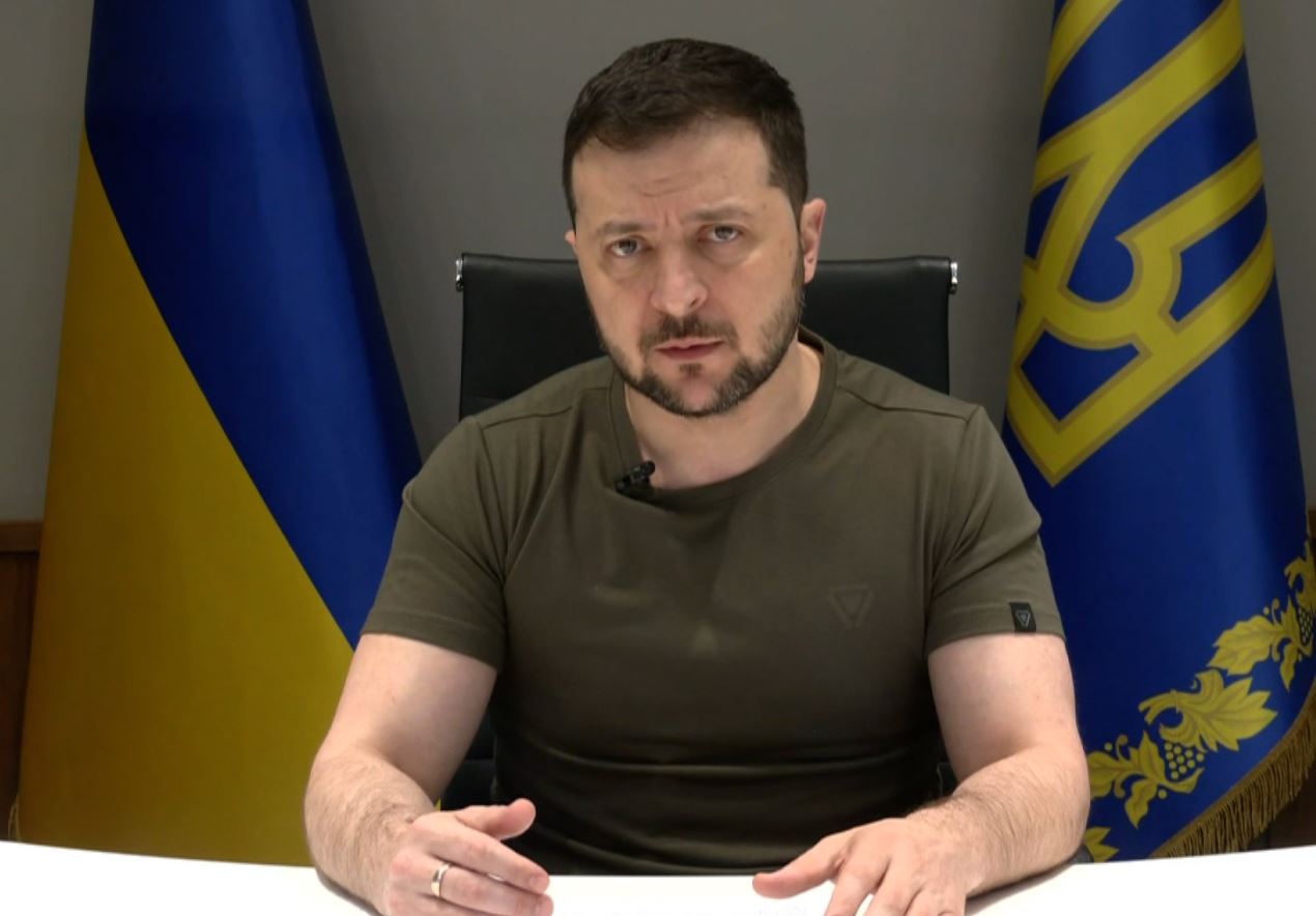 Zelensky: Bombardimi i rusëve në fabrikën kimike është çmenduri