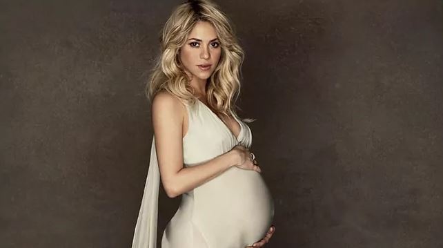 VIDEO/ Shakira shtatzënë për herë të tretë pas ndarjes nga Pique? Pamjet që ngritën dyshimet