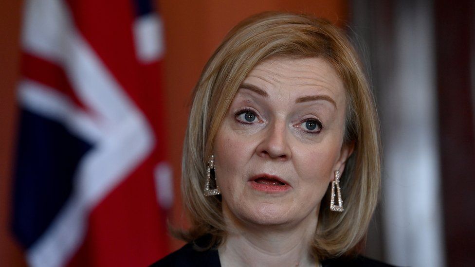 Truss: Do të bëj gjithçka për të liruar dy britanikët e dënuar në Rusi