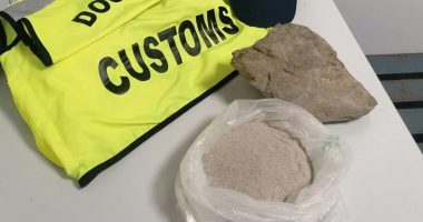 “Vodhi” gurë dhe rërë në Sardenjë, turisti norvegjez gjobitet me 3000 euro