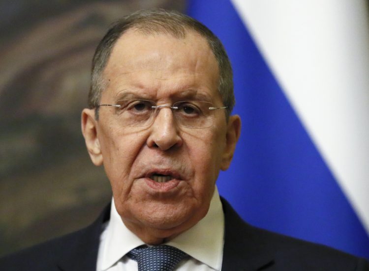 Lavrov paralajmëron Perëndimin: Furnizimi i Ukrainës me armë është i rrezikshëm