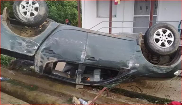 Përmbyset makina me emigrantë ilegalë në Greqi, 1 i vrarë, 16 të lënduar