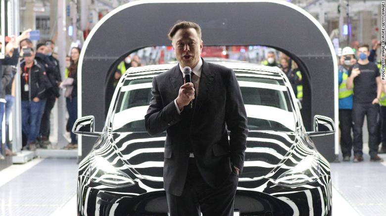 Tesla drejt falimentimit, Elon Musk i shqetësuar: Si t’i mbajmë fabrikat të hapura për të paguar punonjësit