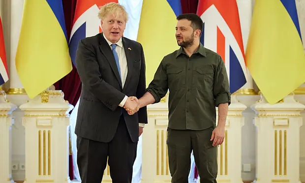 Lufta po zgjatet, kryeministri britanik: Duhet të tregojmë se po e mbështesim Ukrainën