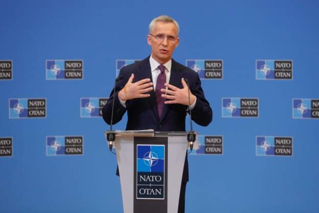 Stoltenberg:  NATO do të vazhdojë të furnizojë Ukrainën me armë të rënda